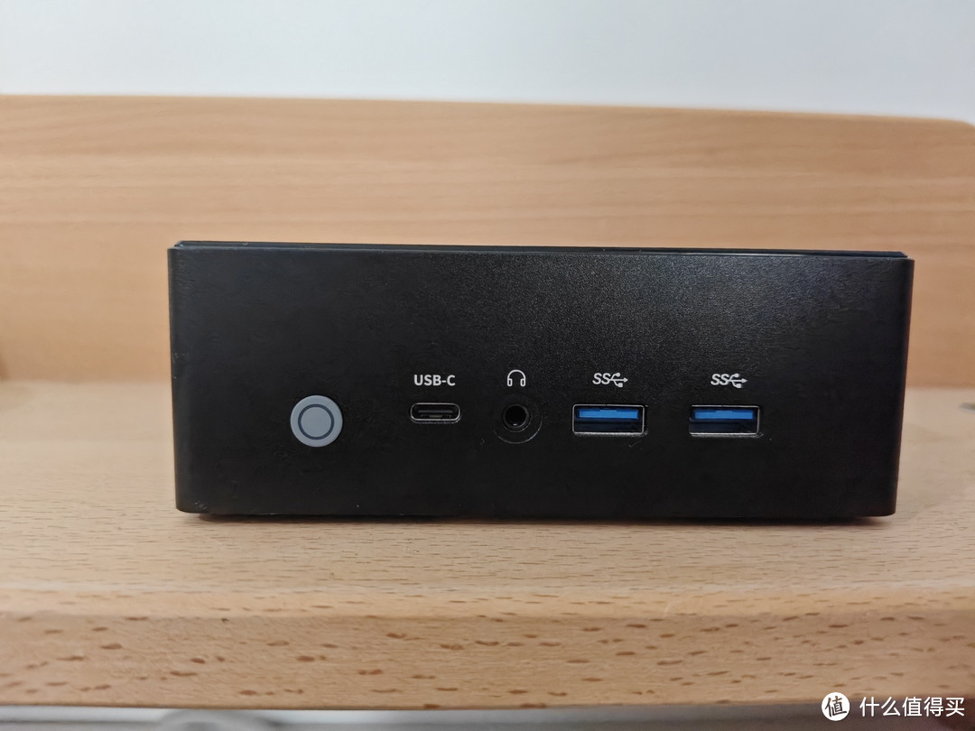 全功能c口(10g)、耳机接口、两个usb3.2(10g)